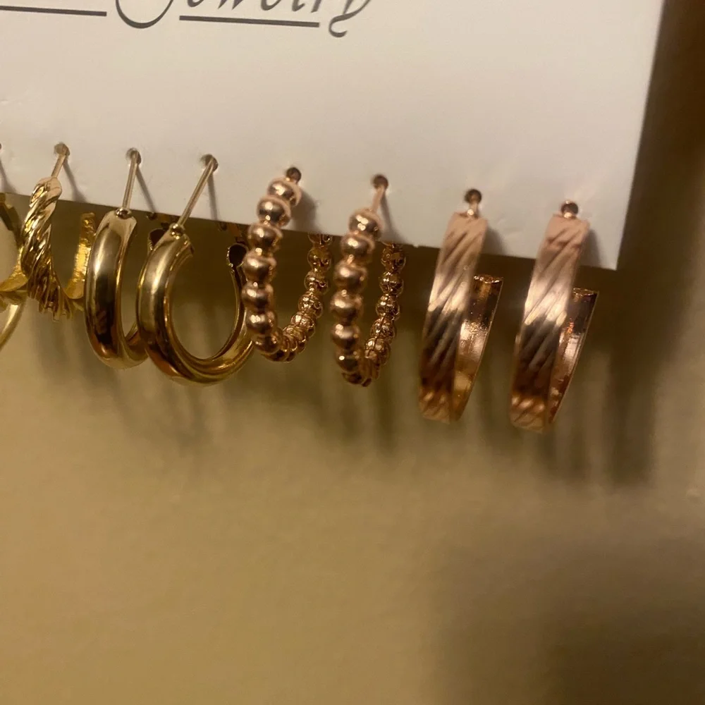 NEW fashion earrings set